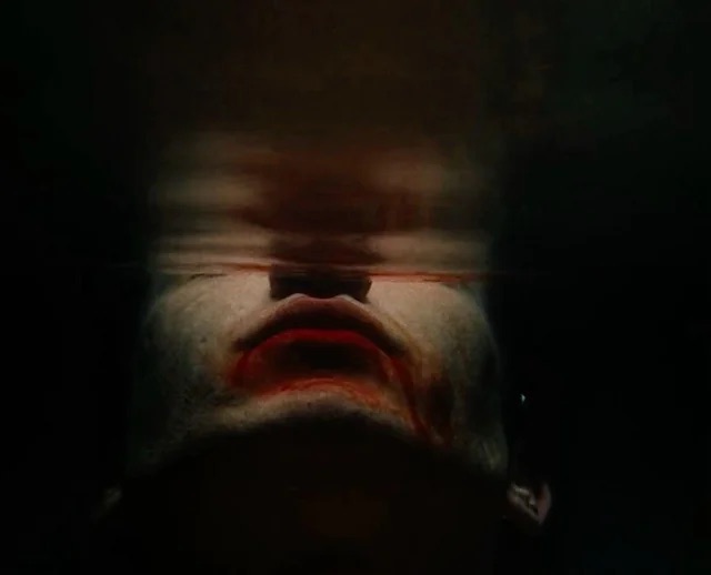 Oliver in Saltburn scena sangue